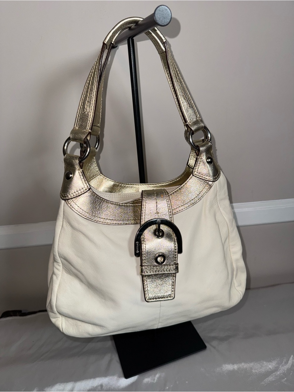 Coach Elegant White Shoulder Bag with Metallic Gold Trim